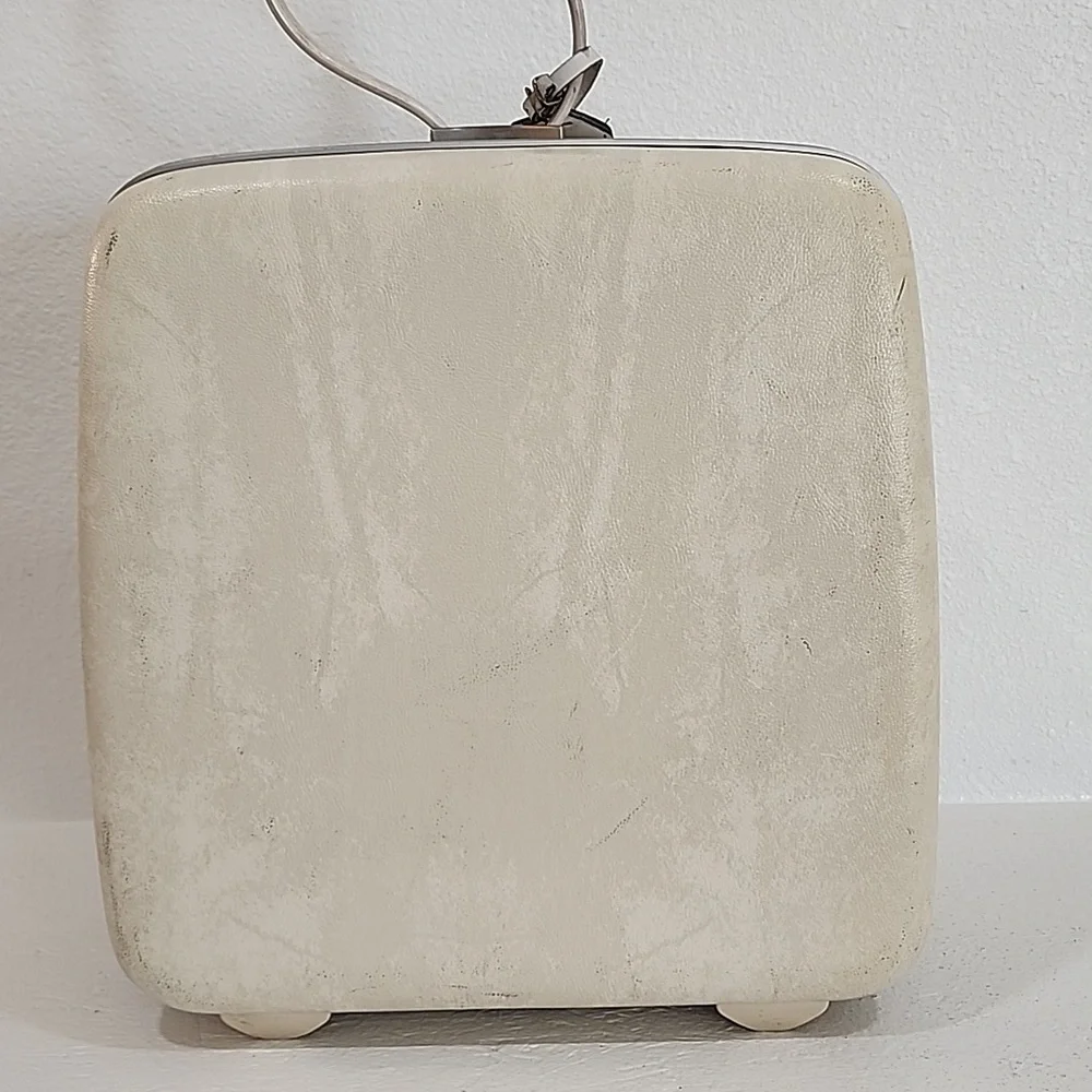 Vintage Samsonite Silhouette Cream Honeymoon Strap Square Luggage - Picture 3 of 13